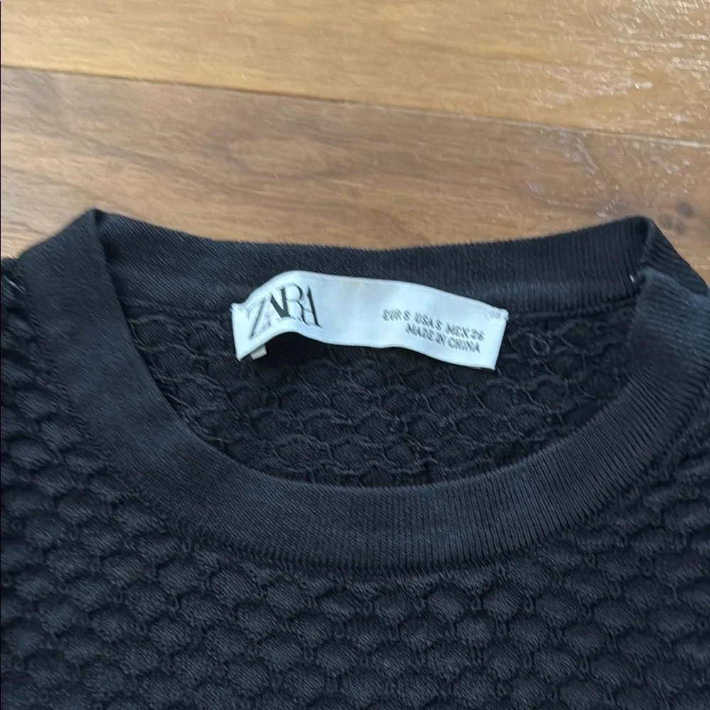 Zara Black Textured Short Sleeve Top Size S! - Picture 2 of 2
